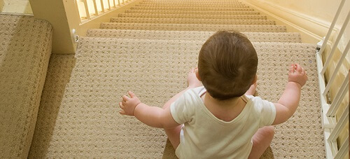 Comment sécuriser un escalier pour des enfants?